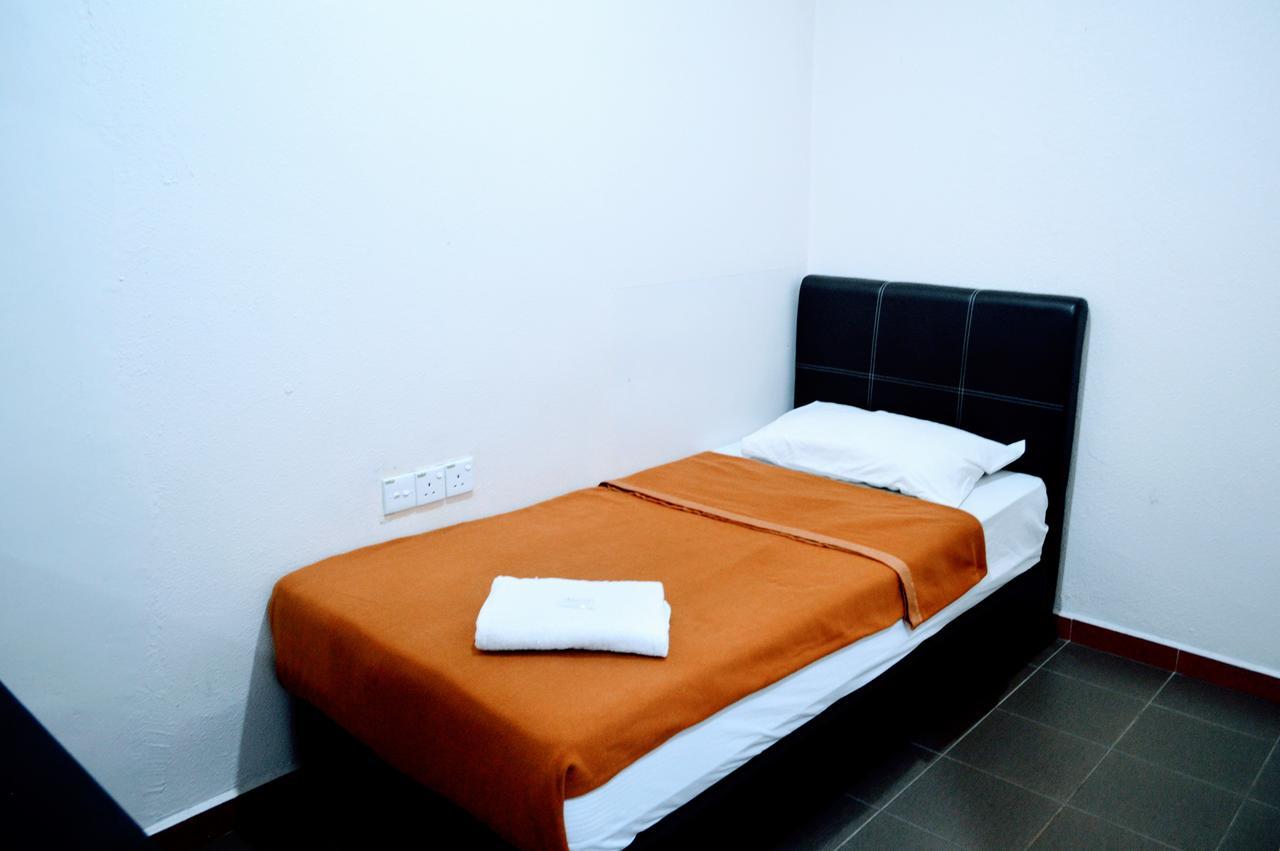 Gest Inn Hotel Kota Tinggi Exteriör bild